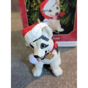 Hallmark 1999 puppy love ornament Xmas decor